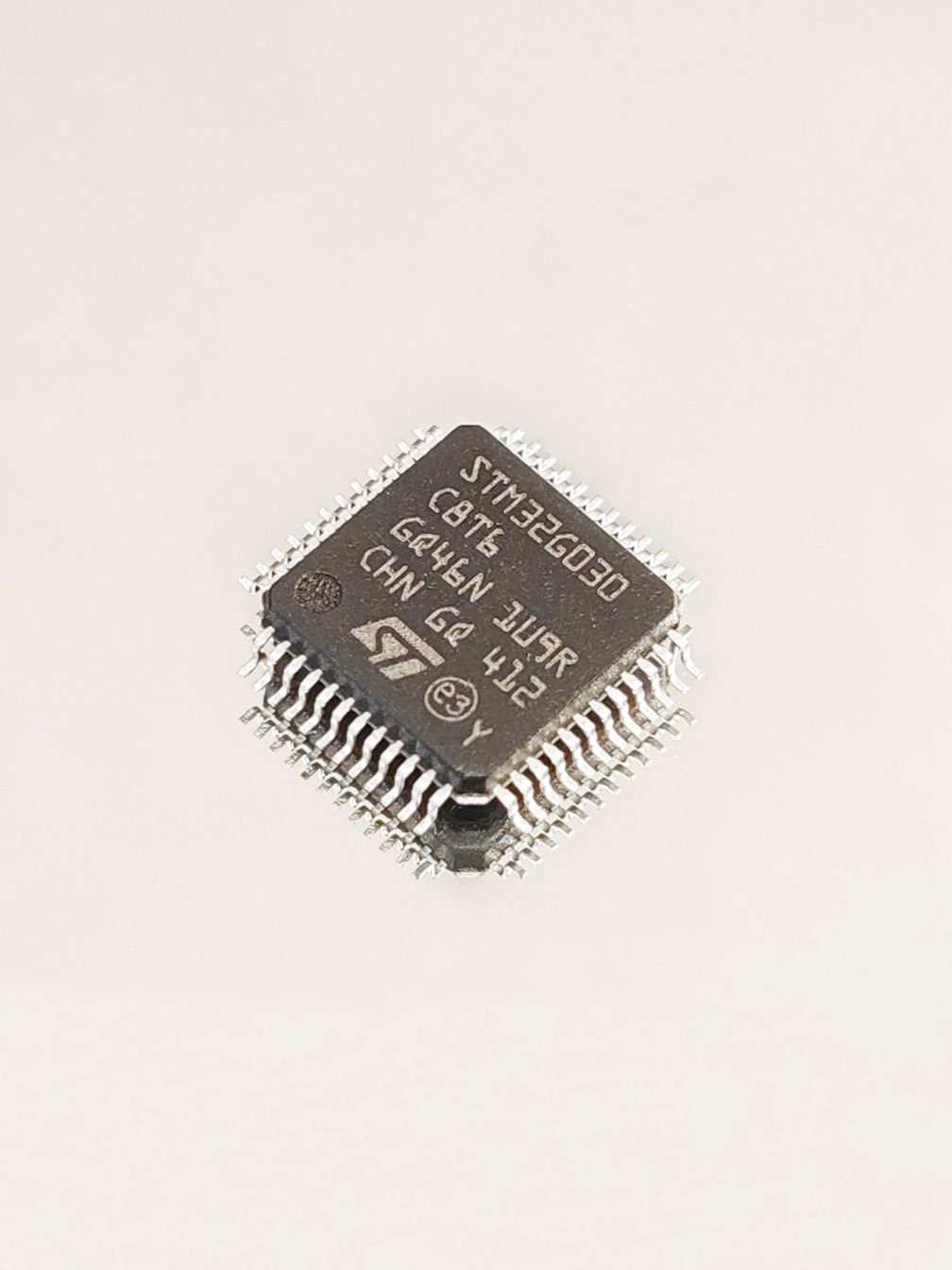 Микроконтроллер ARM Cortex-M0+ STM32G030C8T6 LQFP-48
